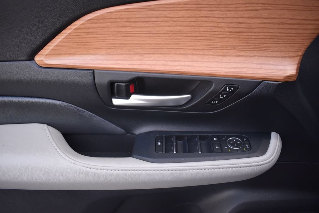 2026 Toyota Grand Highlander Hybrid LE